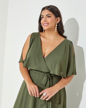 Vestido Plus Size Longo de Manga Fluída e Decote V - Imagem 2