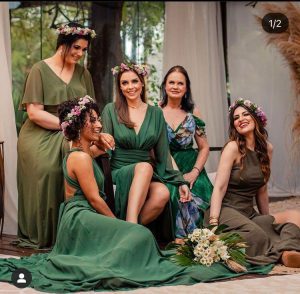 Vestido Plus Size Longo de Manga Fluída e Decote V - Imagem 3