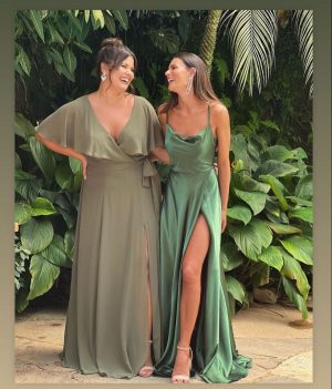 Vestido Plus Size Longo de Manga Fluída e Decote V - Imagem 4