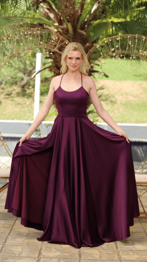 Vestido de Festa Longo Roxo com Fenda e Costas Trançadas - Imagem 4