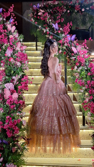 Vestido Princesa Tomara que Caia com Saia Camadas Debutante - Imagem 4