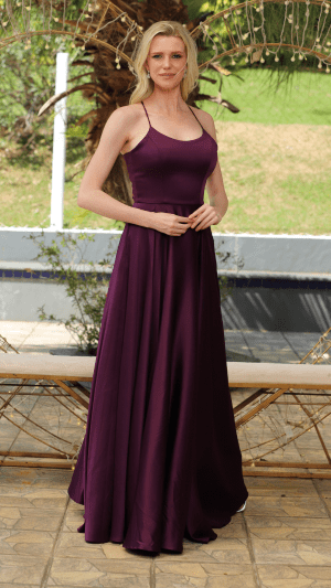 Vestido de Festa Longo Roxo com Fenda e Costas Trançadas