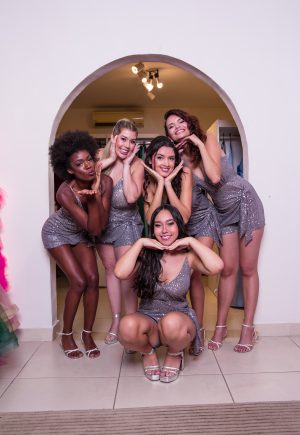 Macaquinho MARIAH de Paetê Prata com Laço na Cintura Debutante - Imagem 8