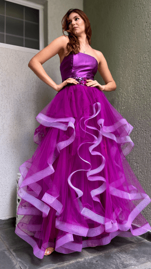 Vestido 2 x 1 Roxo com Tule em Camadas Estilo Princesa Debutante