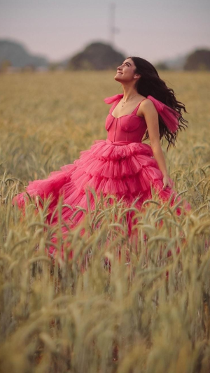 Vestido em Tule com Corset Estruturado e Saia em Camadas - Imagem 5