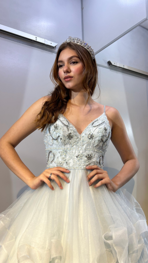Vestido Tule Volumoso com Bordado e Babados para Debutante - Imagem 4