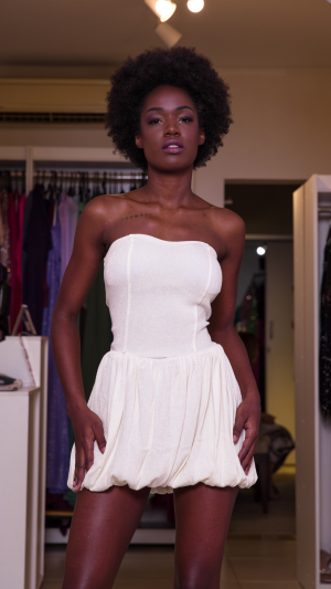 Vestido Branco Balonê com Brilho para Debutantes – Modelo Tomara que Caia - Imagem 12
