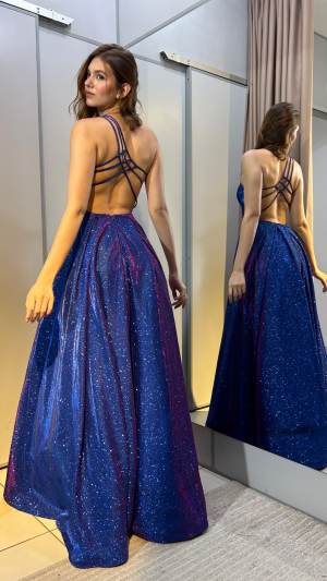 Vestido de Festa Azul  Matelassê com Brilho Furta-Cor e Alças Cruzadas nas Costas - Imagem 3