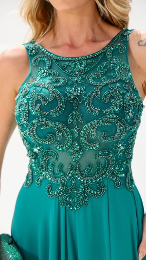 Vestido Longo Queridinho com Bordado em Pedrarias e Fenda Frontal - Imagem 9