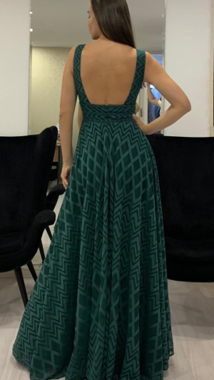 Vestido Juliana Verde Escuro com Textura Geométrica e Decote Profundo - Imagem 2