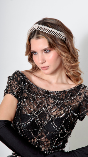 Vestido Preto Curto e Longo 2 em 1 com Renda e Cristais – Look Glamouroso para Debutantes - Imagem 8