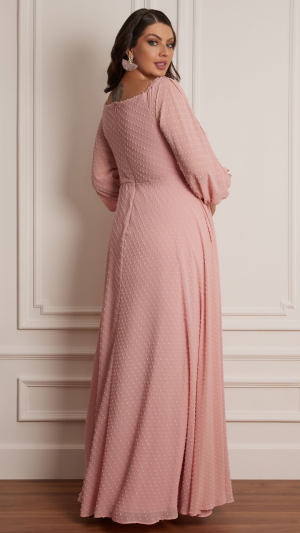 Vestido Longo Rosa Claro com Manga Longa e Textura Poá – Plus Size para Casamento no Campo - Imagem 4