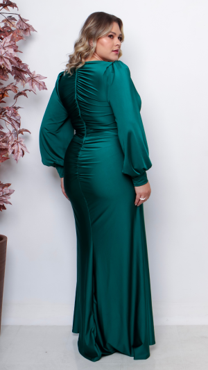 Vestido Longo de Festa Verde Plus Size com Manga Longa e Fenda – Modelo em Cetim com Drapeado - Imagem 6