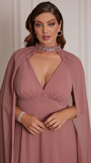 Vestido Longo Rose com Capa e Gola Bordada Plus Size para Madrinhas e Festas