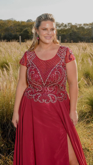 Vestido de Festa Longo Plus Size em Tule com Bordado em Pedrarias e Fenda - Imagem 9