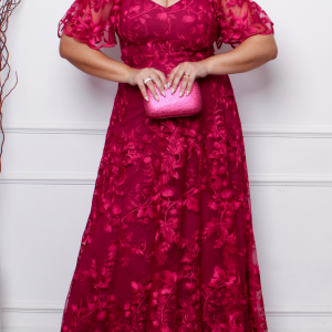 Vestido Longo com Tule Bordado Floral e Manga Ombro a Ombro Plus Size
