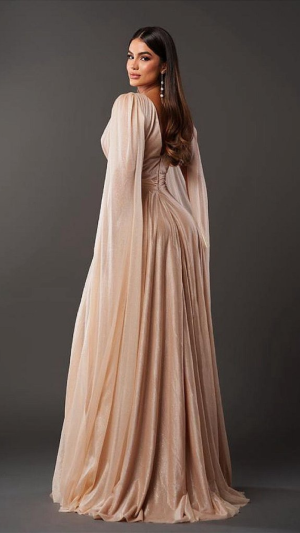 Vestido Longo com Capa Fluida e Decote Profundo Glamour - Imagem 6