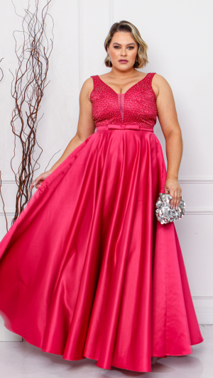 Vestido Longo Plus Size Pink com Pedrarias e Saia em Cetim – Look para Madrinha ou Formatura - Imagem 2
