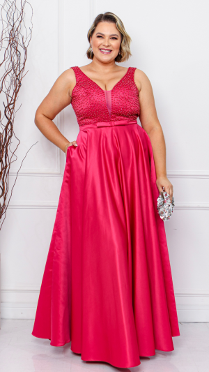 Vestido Longo Plus Size Pink com Pedrarias e Saia em Cetim – Look para Madrinha ou Formatura - Imagem 3