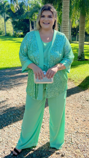 Conjunto Festa Plus Size Verde Menta com Brilho – Look Madrinha Moderno e Elegante