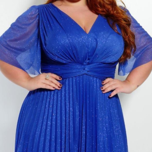 Vestido de Festa Plus Size Longo em Tule Brilhante com Manga Flare e Saia Plissada