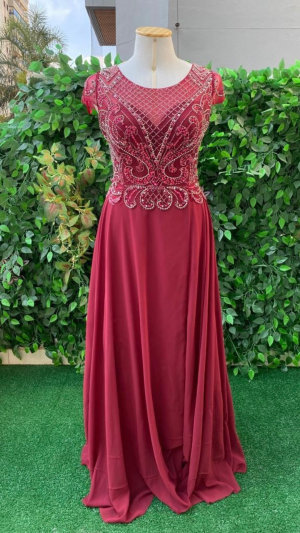 Vestido de Festa Longo Plus Size em Tule com Bordado em Pedrarias e Fenda - Imagem 10