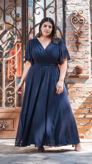 Vestido Longo Plus Size em Chiffon com Decote Transpassado e Manga Flare