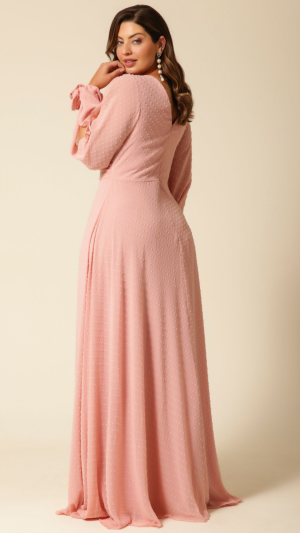 Vestido Longo Rosa Claro com Fenda e Manga Longa Vazado – Elegância Delicada para Madrinhas - Imagem 4