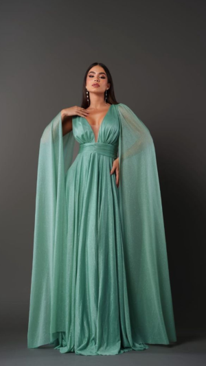Vestido Longo com Capa Fluida e Decote Profundo Glamour - Imagem 3