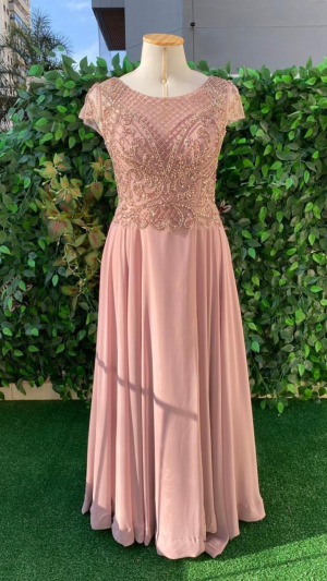 Vestido de Festa Longo Plus Size em Tule com Bordado em Pedrarias e Fenda - Imagem 11