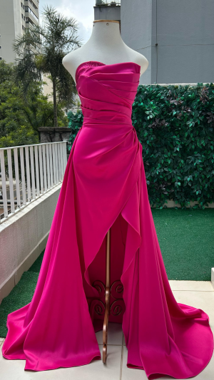 Vestido Longo Pink em Cetim com Drapeado e Bordado no Decote – Ideal para Madrinhas e Formandas - Imagem 3