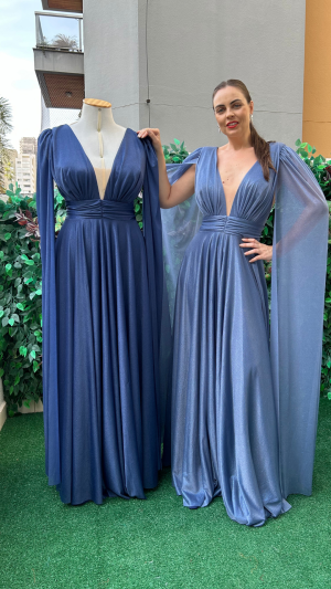 Vestido Longo com Capa Fluida e Decote Profundo Glamour - Imagem 11