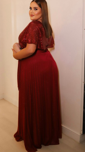 Vestido Plus Size com Paetês e Saia Plissada para Madrinhas, Formandas e Convidadas Especiais - Imagem 2