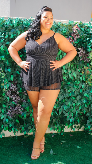 Macaquinho Plus Size com Brilho e Sobreposição Peplum - Imagem 3