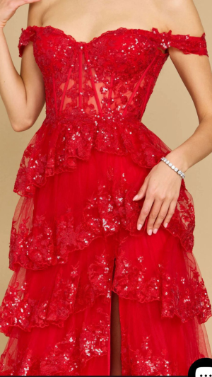 Vestido de Festa longo com Paetês, fenda e Babados em Camadas
