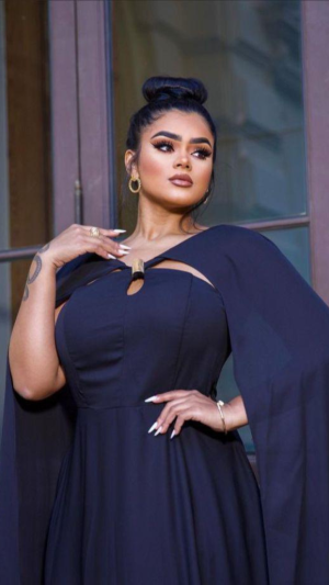 Vestido Longo com Capa e Decote Gota