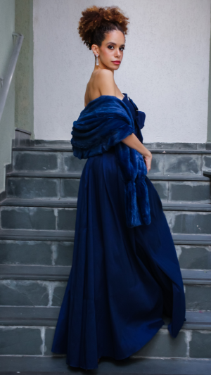Vestido Longo com Laço e Estola de Pelúcia - Imagem 5