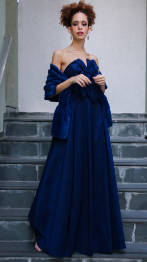 Vestido Longo com Laço e Estola de Pelúcia - Imagem 2