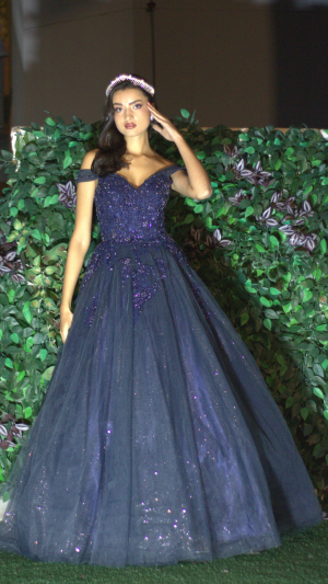 Vestido de Debutante com Bordado em Cristais e Saia Princesa de Tule - Imagem 2