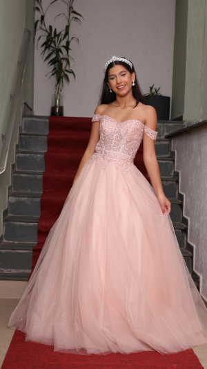 Vestido de Debutante com Corset em Renda e Saia de Tule Rodada com Brilho
