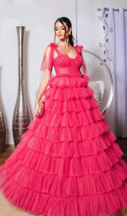 1._Vestido Eosa Pink com camadas e corset – look debutante moderno