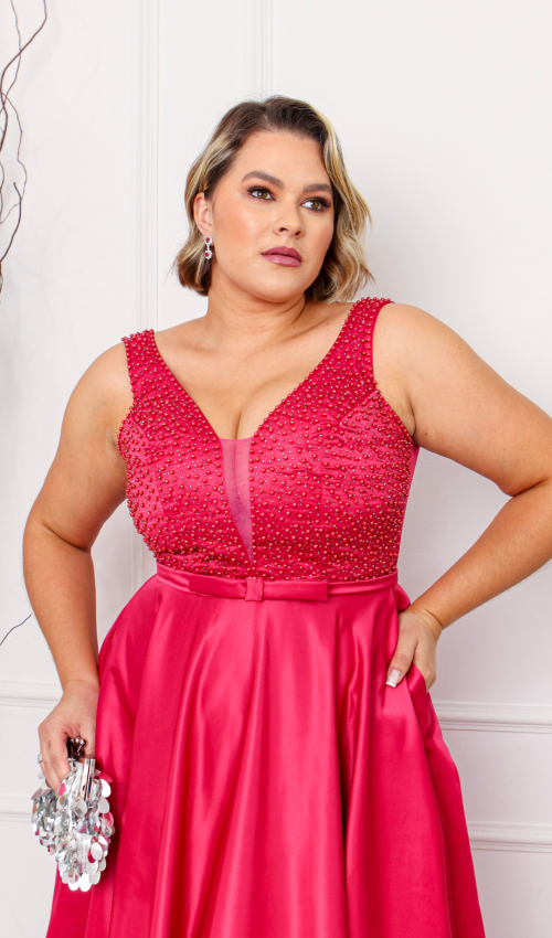 Detalhes do vestido pink plus size com laço e pedrarias