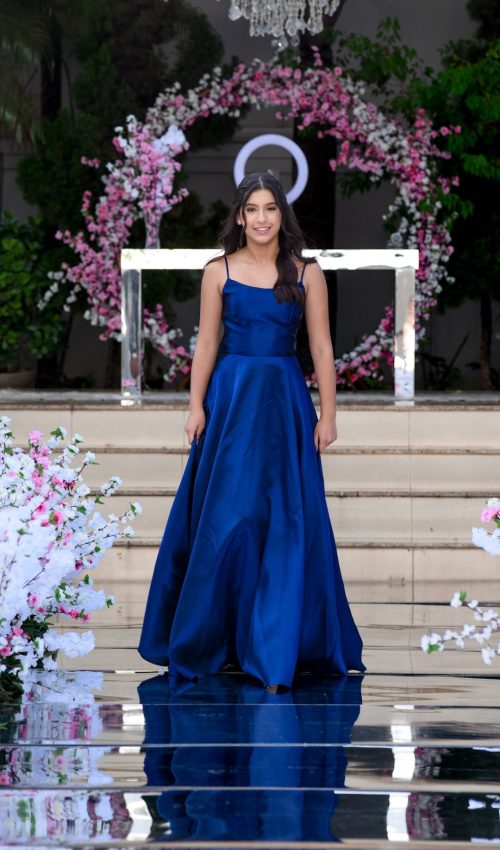 Ju parte 2 - Vestido de Festa Longo Azul Royal Liso em Tecido Acetinado