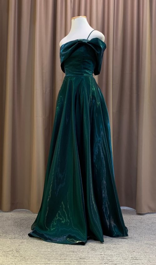 Ju parte 2 - Vestido de Festa Longo Verde Esmeralda Acetinado com Decote Escultural