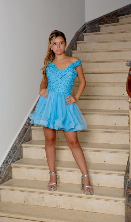 Vestido curto azul com tule e corpete estruturado