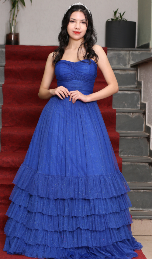 Vestido de debutante azul royal com saia em camadas