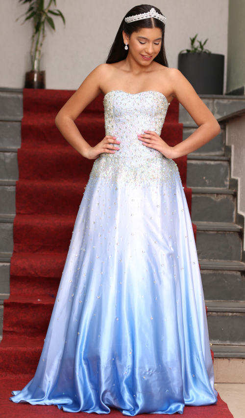 Vestido de debutante azul tomara que caia com cristais