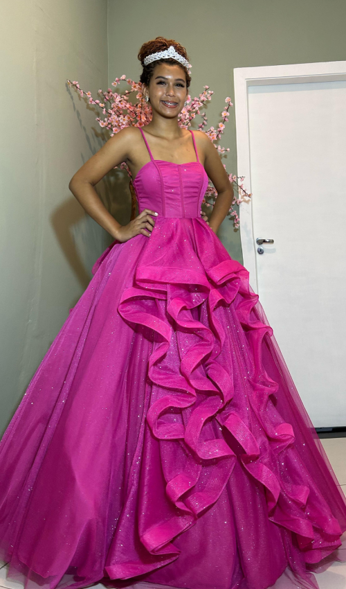 Vestido de debutante pink com tule e babados – vista frontal
