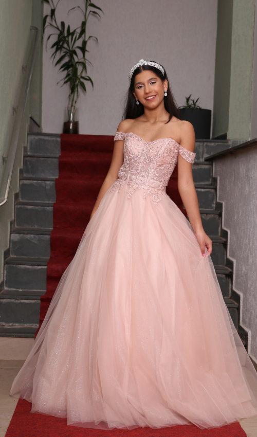 Vestido de debutante rosé com renda e tule rodado
