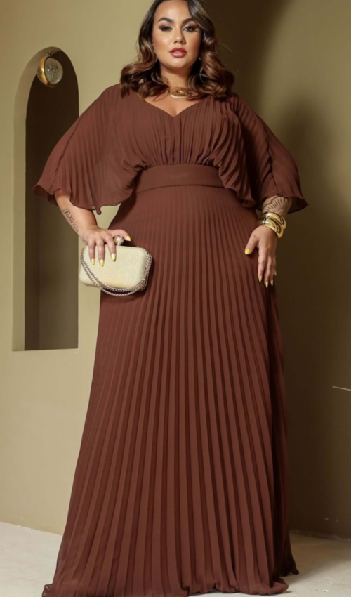 Vestido de festa longo marrom chocolate plissado com manga fluida elegante